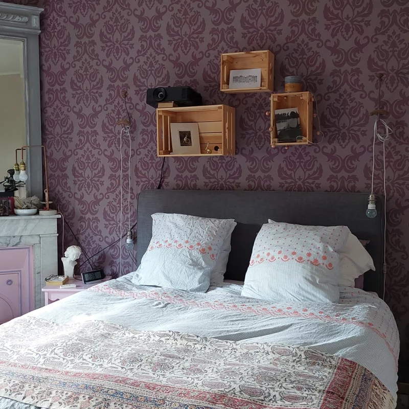 chambre fleurie à rénover